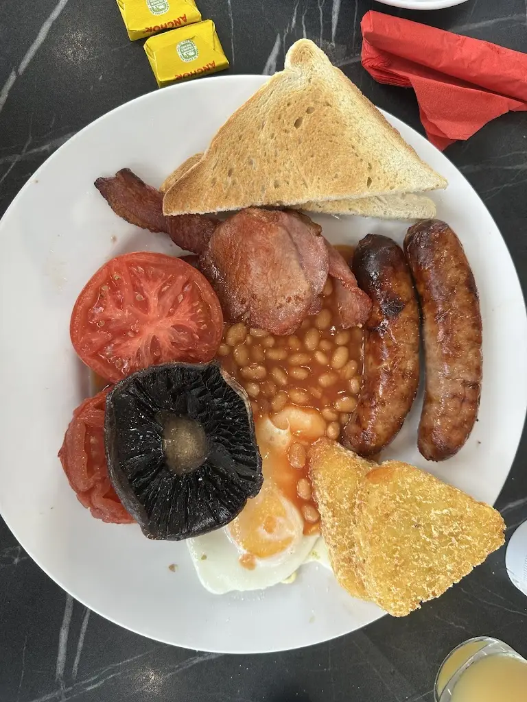 Danielle Wilde_Ollie's Cafe_Brent Knoll_review