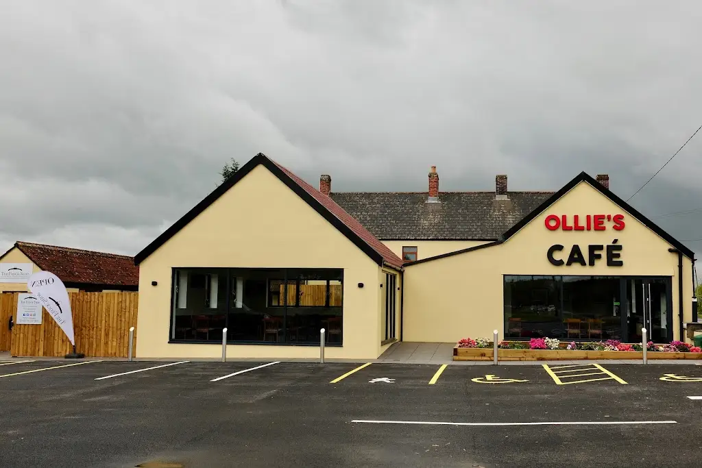 Ollie's Cafe restaurant in Brent Knoll