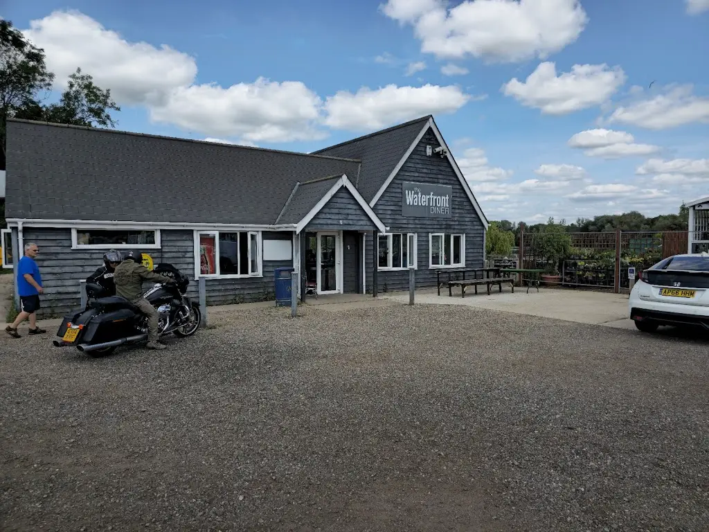 Sue Richards_The Waterfront Diner_Bramford_recensione