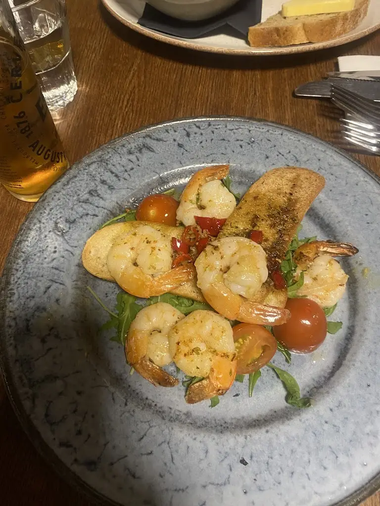 Charlotte Bending_The New Queen Inn_Bransgore_review