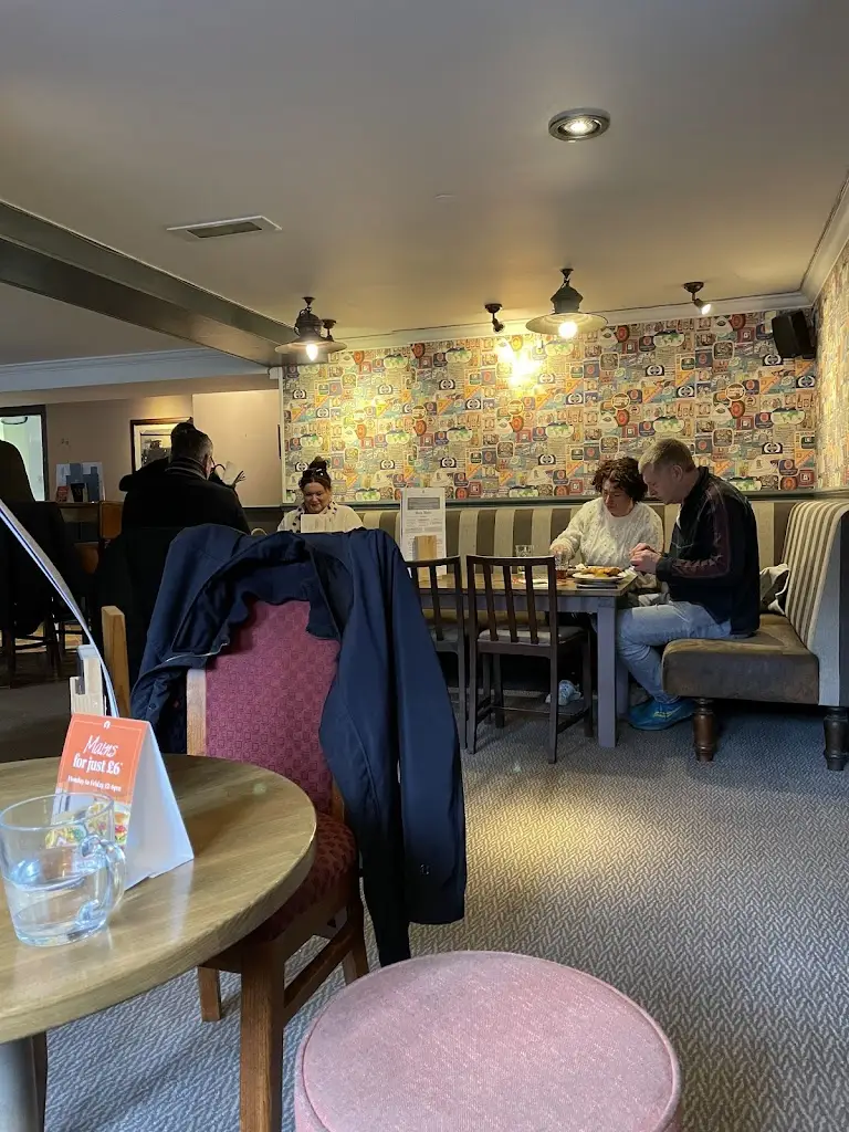 Chirine Ballan_The Globe_Bransgore_review