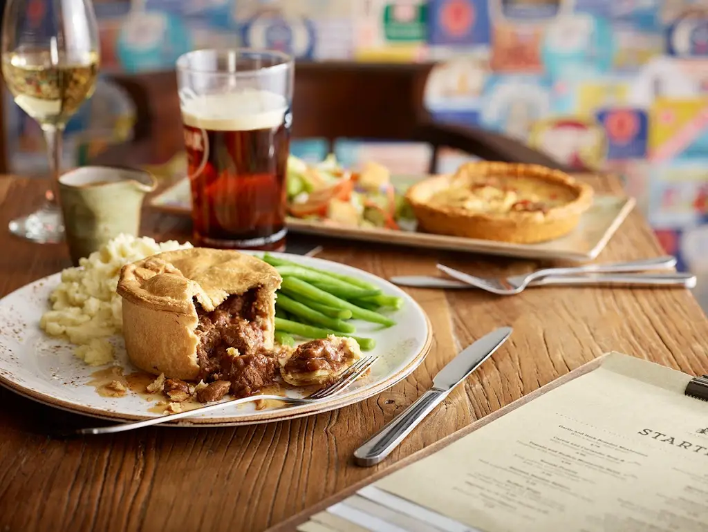 The Globe_Bransgore_slider_image_3