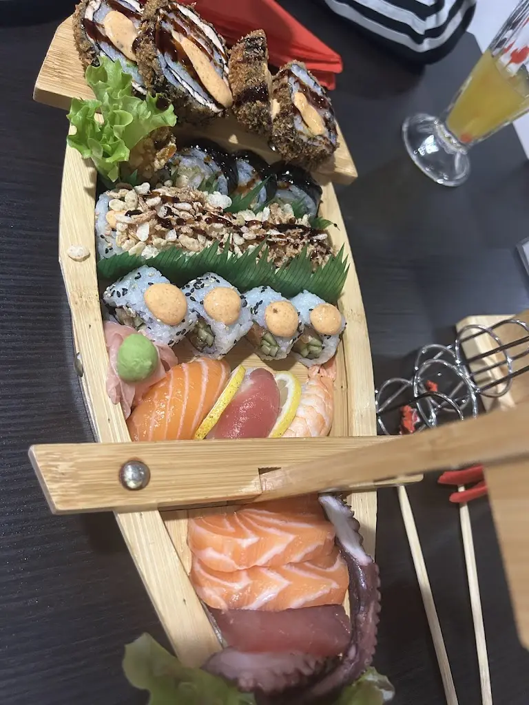 Littleton Roofing_SushiMoto Asian Fusion - Japanese, Nepalese, Chinese and Thai Dining_Aldershot_review