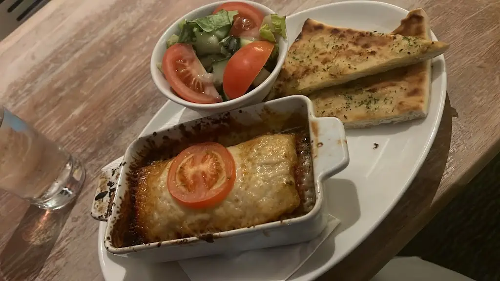 Sally Petrich_The Somerford Beefeater_Bransgore_review