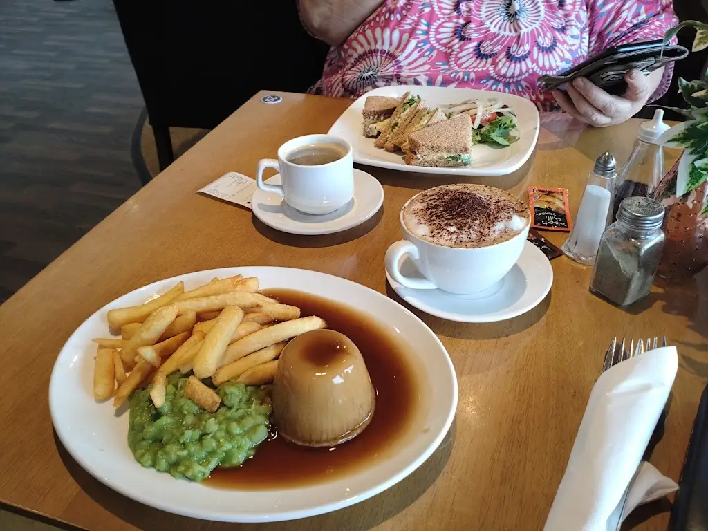 Derek Gardner_The Chocolate Strawberry Cafe Tearoom_Brierfield_review