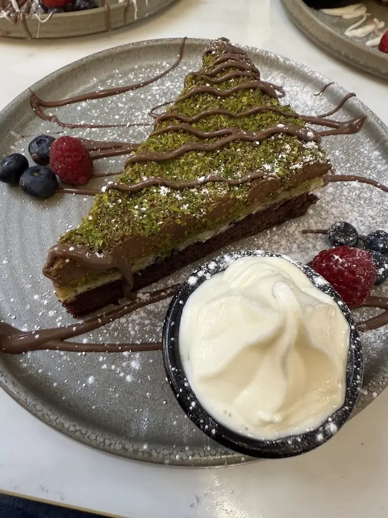 Muhammad Badar Khan_Chickaros Brentwood_Brentwood_review