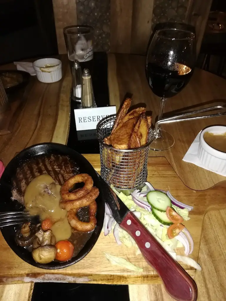 Christine Severn_VIP Wine Bar & Grill_Bredbury_recensione