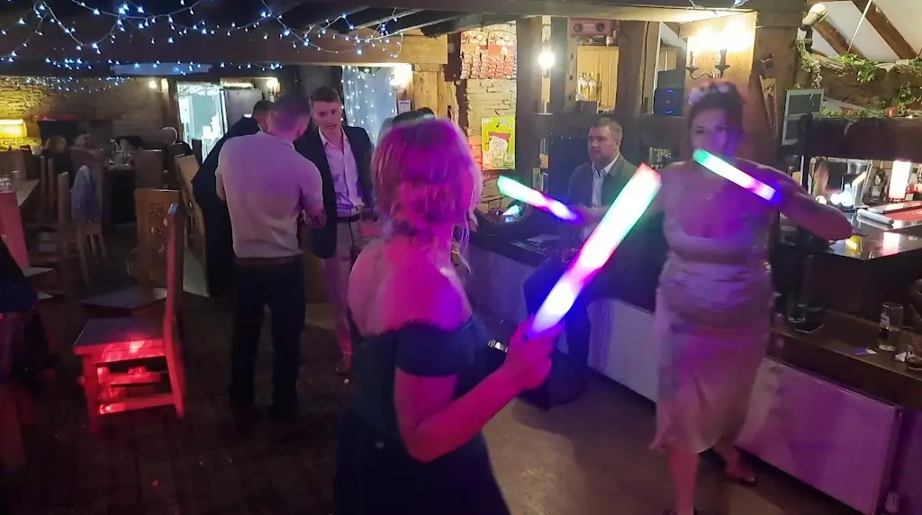 Dave “Double Decks” Bradley_The Barnhouse_Bredbury_review