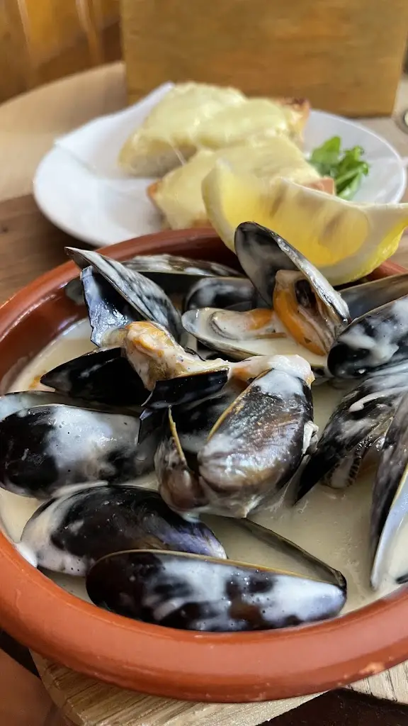 Jamila Ibno_Duke Of York Romiley_Bredbury_review