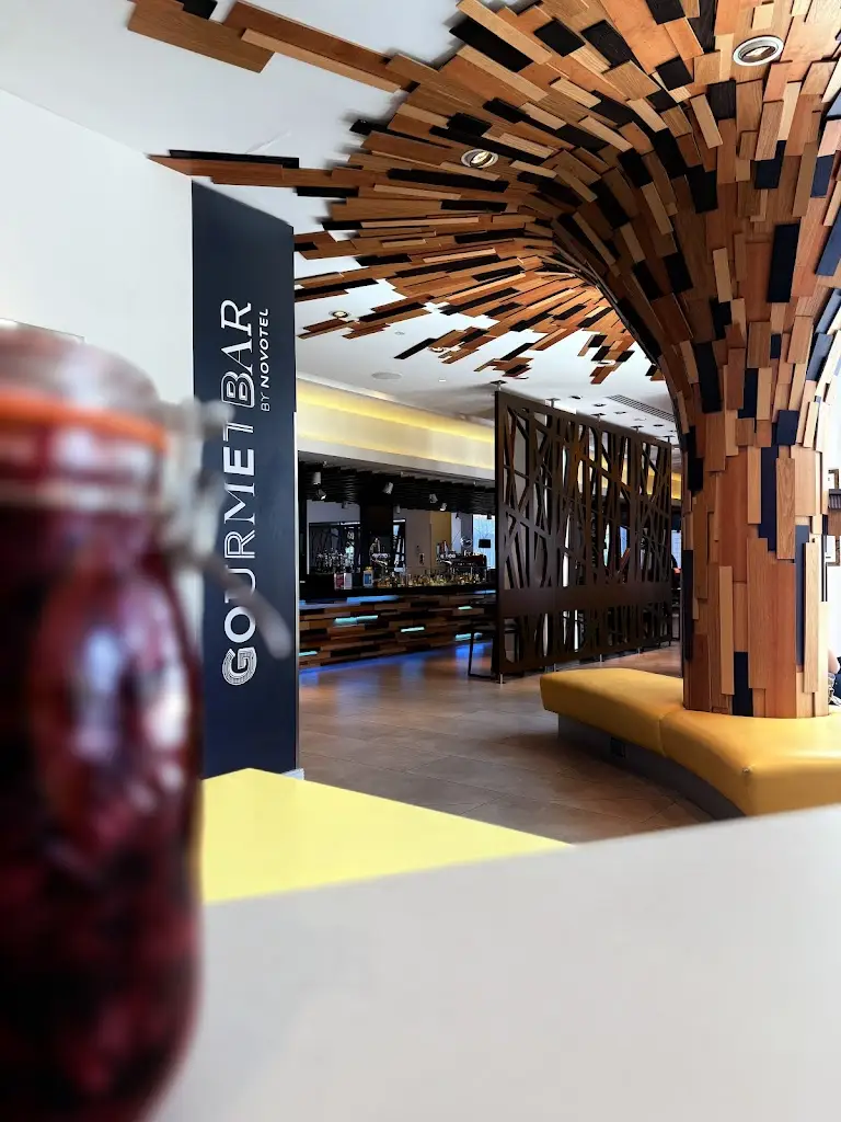 Gourmet Bar & Restaurant Novotel London Brentford restaurant in Brentford