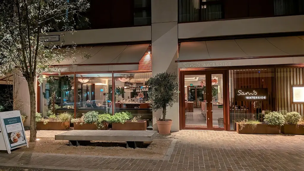 Sam's Waterside Brasserie & Bar, West London_Brentford_slider_image_3