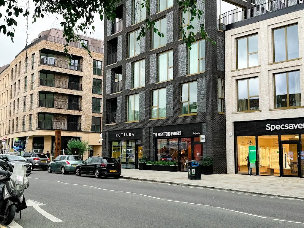 SJ Mack_Rottura_Brentford_review