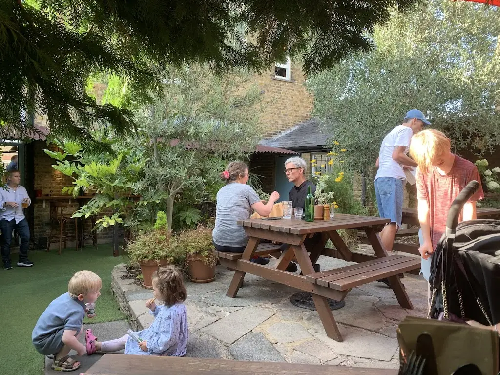 Matt_The Black Dog Beer House_Brentford_review