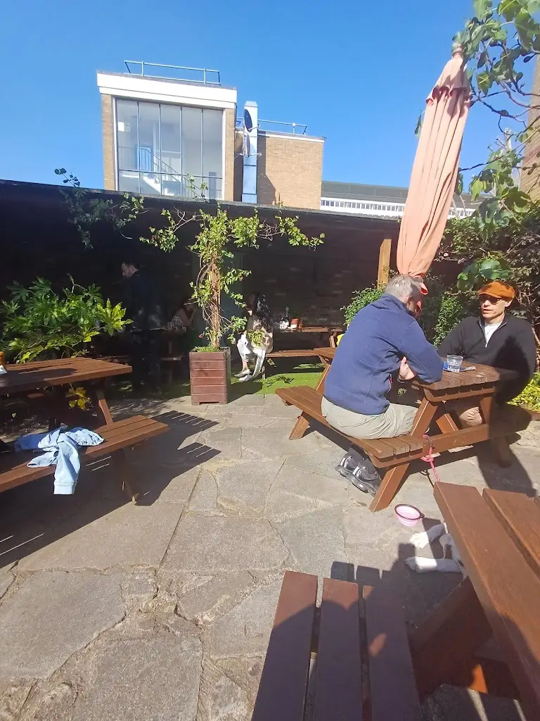 Greg Davies_The Black Dog Beer House_Brentford_review