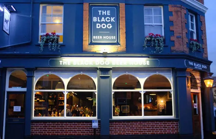 The Black Dog Beer House restaurant in Brentford