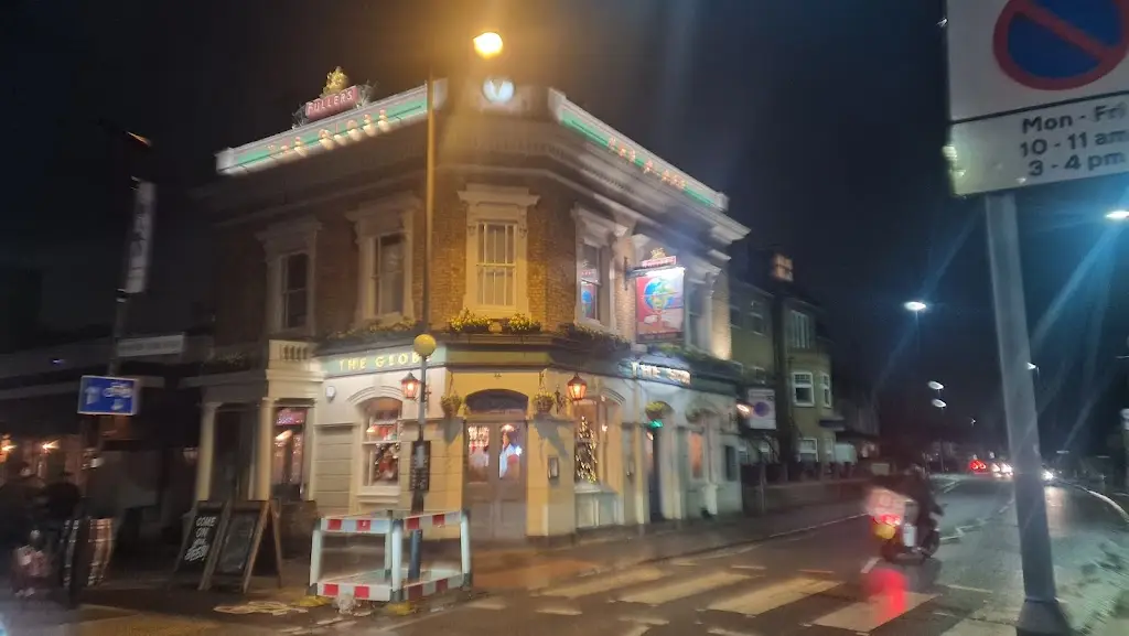 Solitaire_The Globe, Brentford_Brentford_review