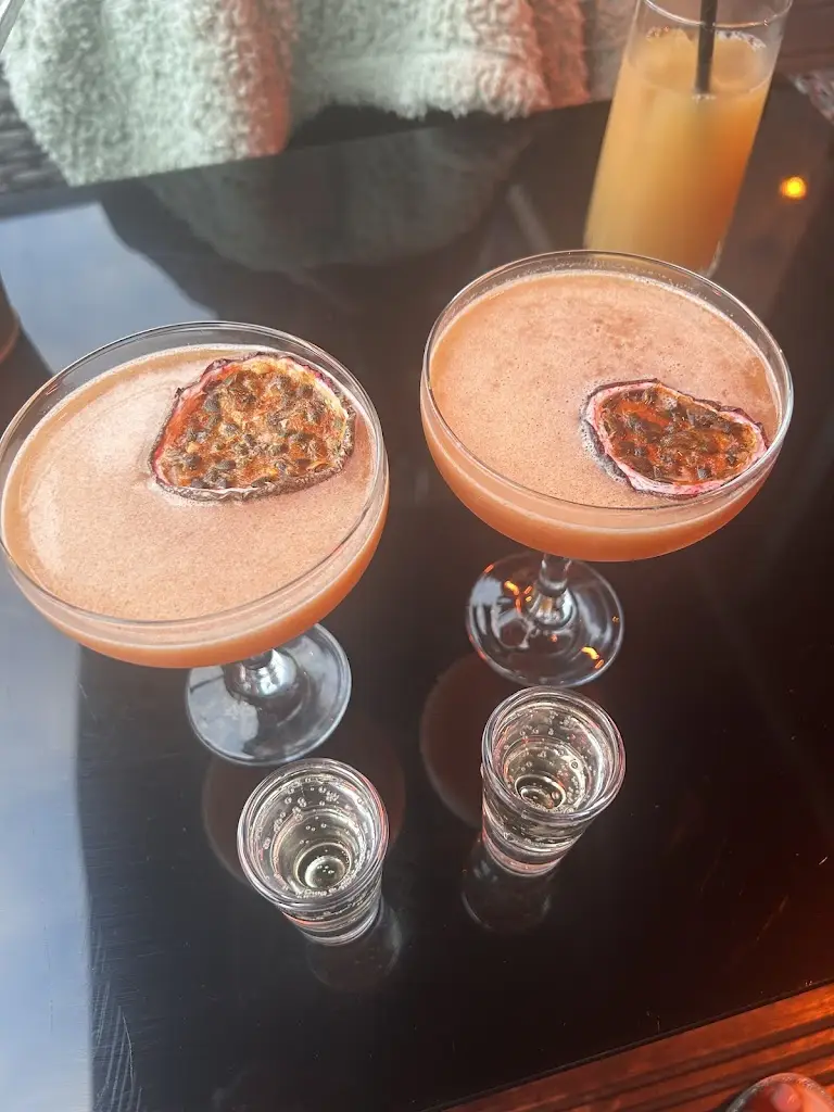 Team RTL_Time Bistro Bar_Brentford_review