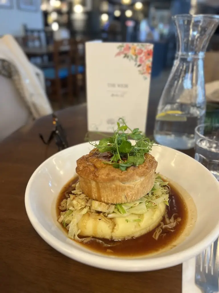 Bianca Lily_The Weir Bar_Brentford_review