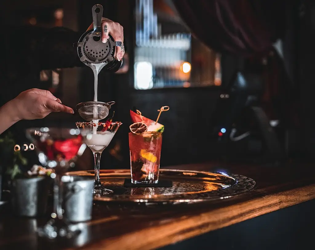 The Weir Bar_Brentford_slider_image_2