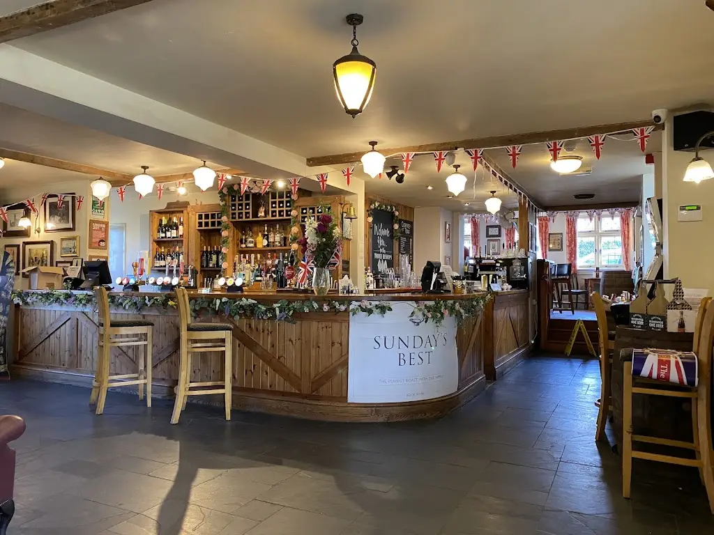 Three Bishops_Brighstone_slider_image_1