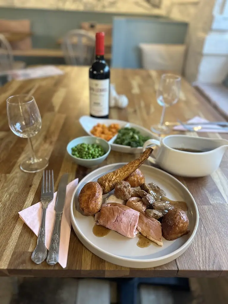 Calon Cafe and Bistro_Brighstone_slider_image_2