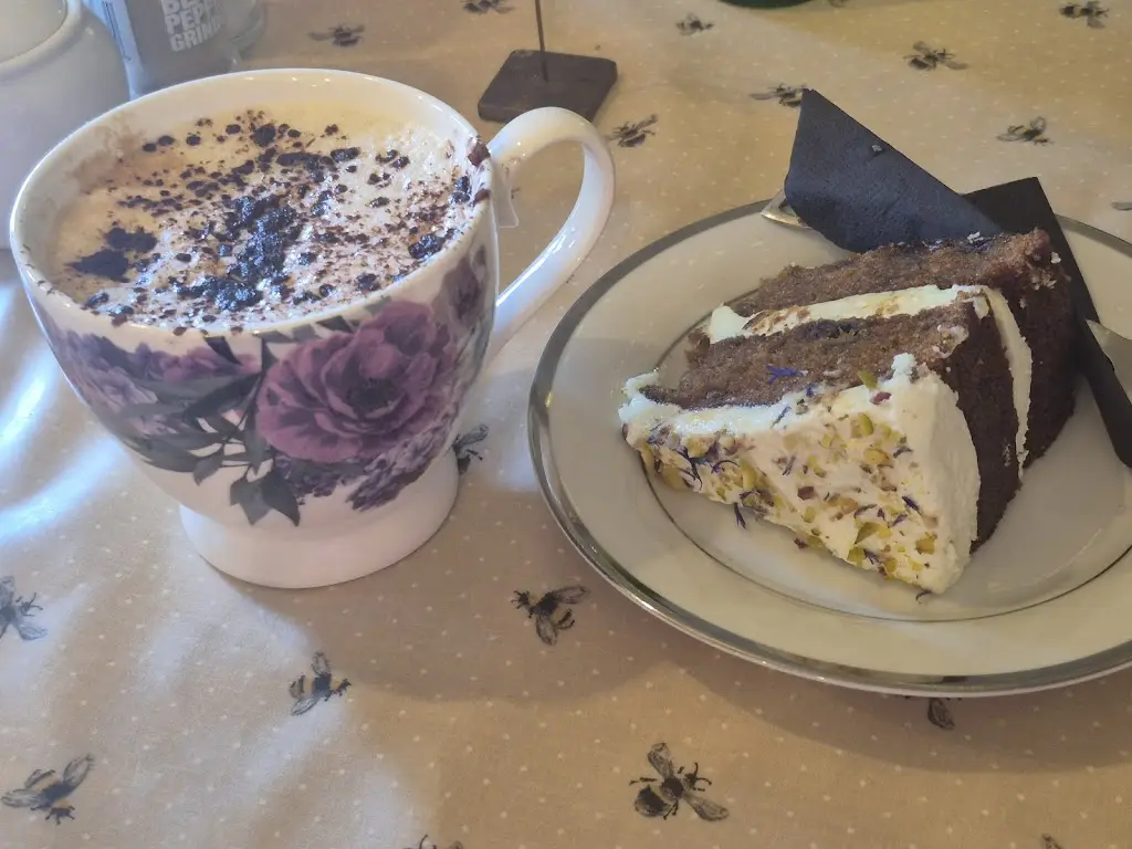 Carol Julie Camps_Wolvesey House & Tandem Tea Room_Brighstone_review