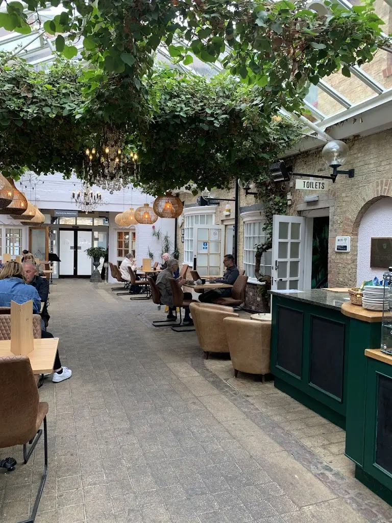 Linda A_Atrium_Brigg_review