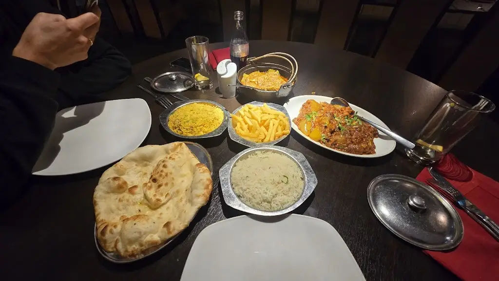 Patryk Rutz_Mumbai Lounge Brigg_Brigg_review
