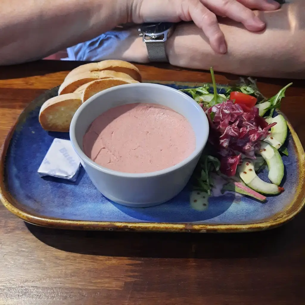 Garry Whitmore _The Old Forge_Bridlington_review