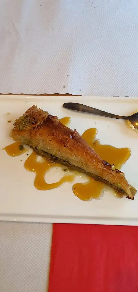 Nicholas Bell_Leo'z_Bridlington_review