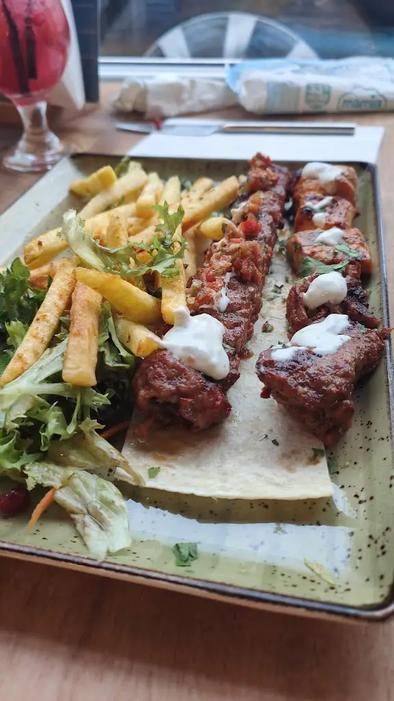 Emma Douglas_Geccho's_Bridlington_review