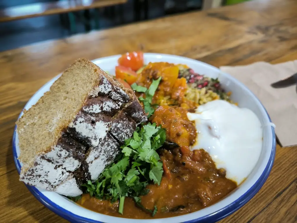 B W_The Long Table_Brimscombe_reseña