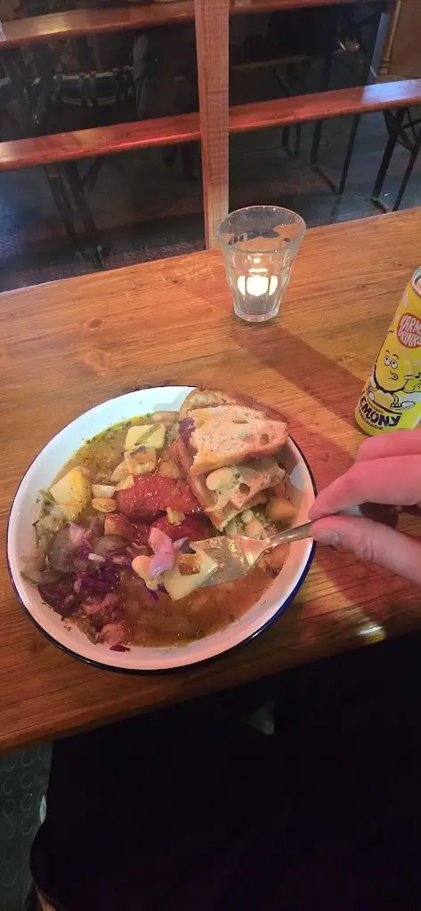 iamNUTZIE_The Long Table_Brimscombe_reseña