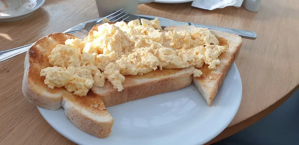 Zoë Porter_Ivy House Kitchen at Groves Nurseries_Bridport_recensione