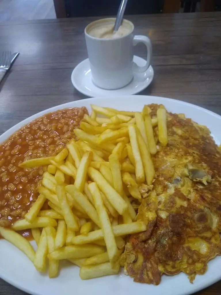 Pompeys Batman David Webb_Station Cafe_Aldershot_review