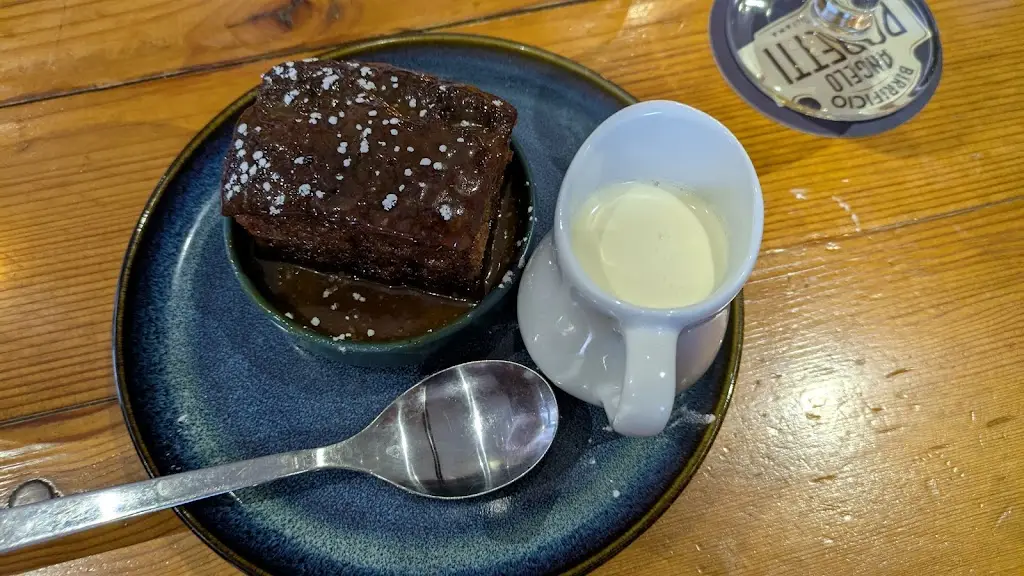 Helen Armitage_Jeremy's at the Boathouse_Brighouse_review