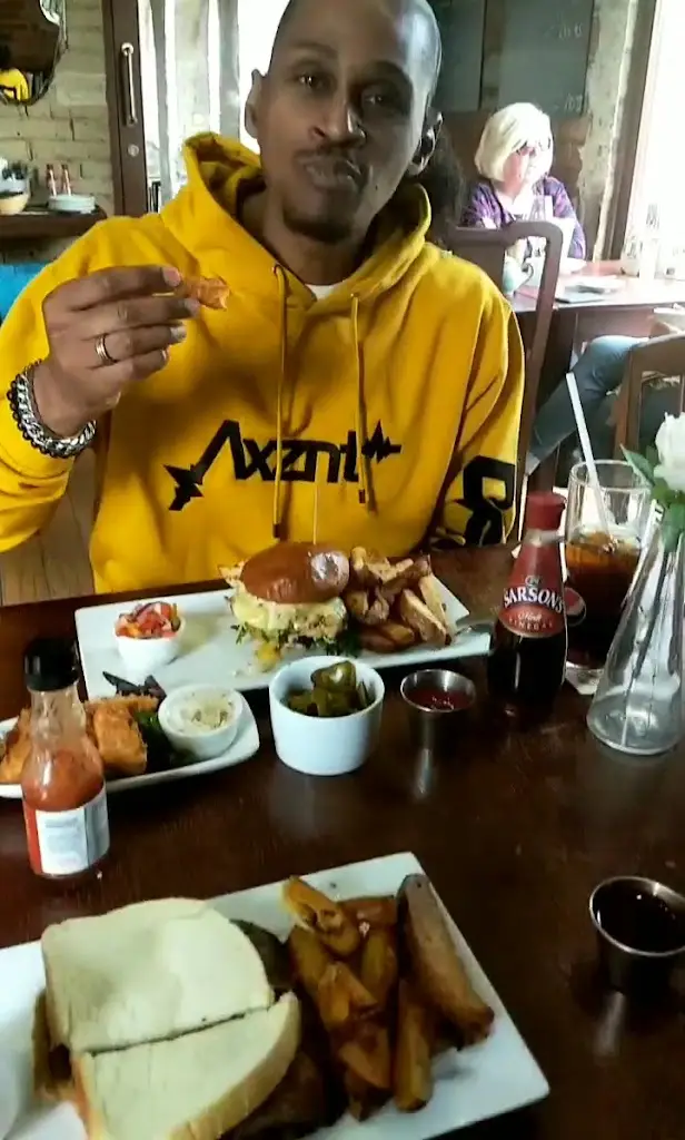 Jeremy's at the Boathouse_Brighouse_slider_image_2