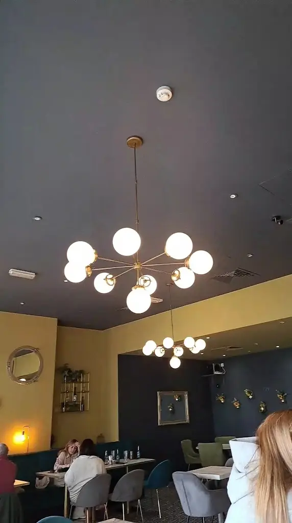 No 1 Harbour Square. eat.drink.relax_Brightlingsea_slider_image_2