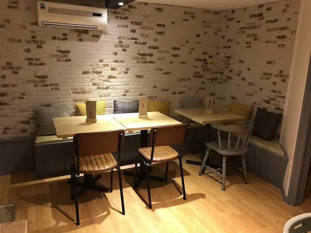 Caféchic Coffee House_Brightlingsea_slider_image_1