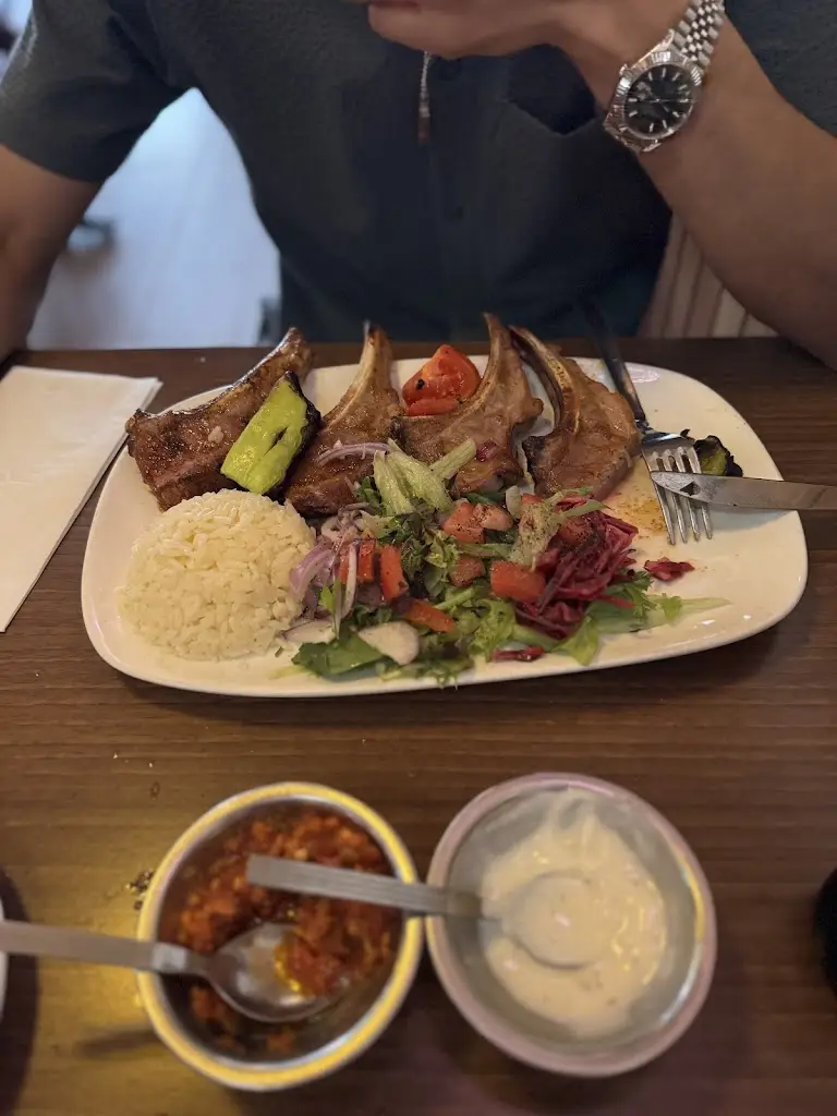 Ricardo Correia_Villa Mangal_Amersham on the Hill_review