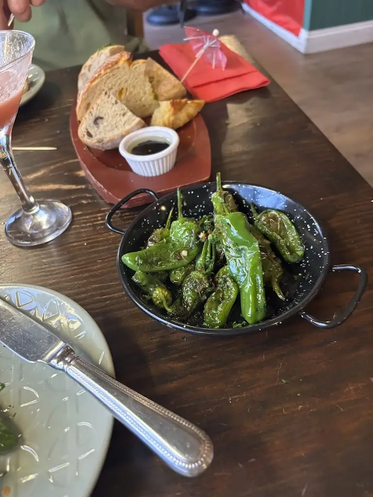 Tina Franklin_Las Naranjas Sanguinas, Spanish Tapas, Wine, Gin and Cocktail Bar_Brightlingsea_recensione