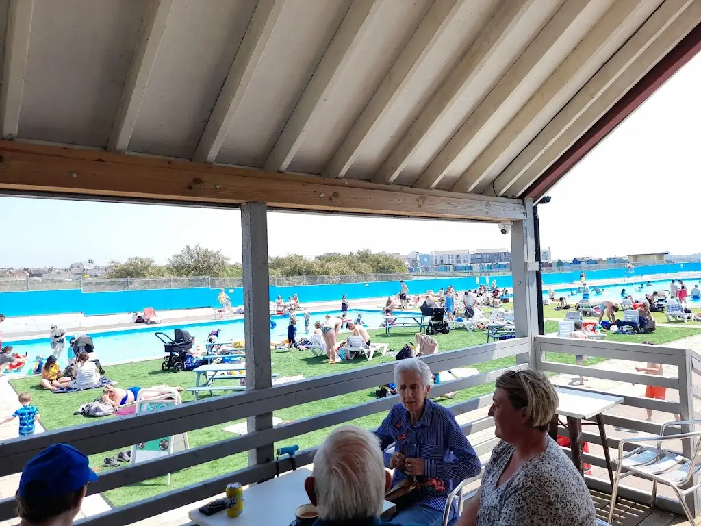 David Sargood_Brightlingsea Café Lido_Brightlingsea_review