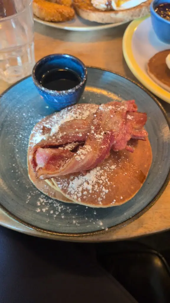 Helen Krychowska_Metro Lounge_Amersham on the Hill_review