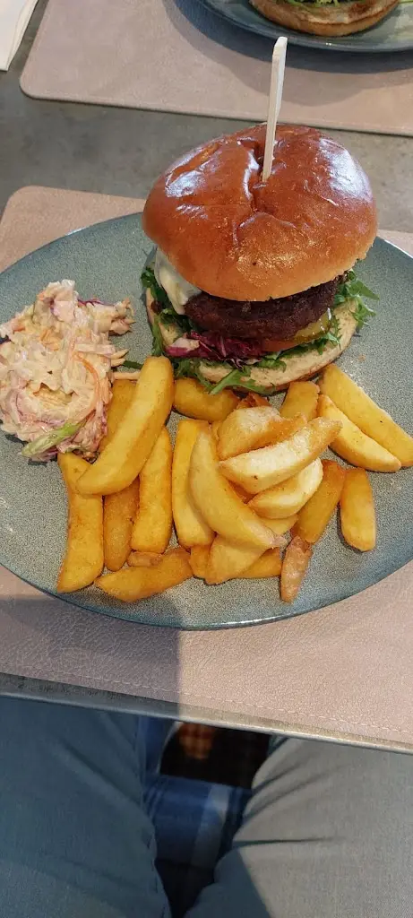 Stephen Leppard_Heart In Hand_Broad Blunsdon_review