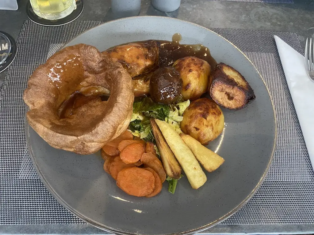 Heart In Hand_Broad Blunsdon_slider_image_2