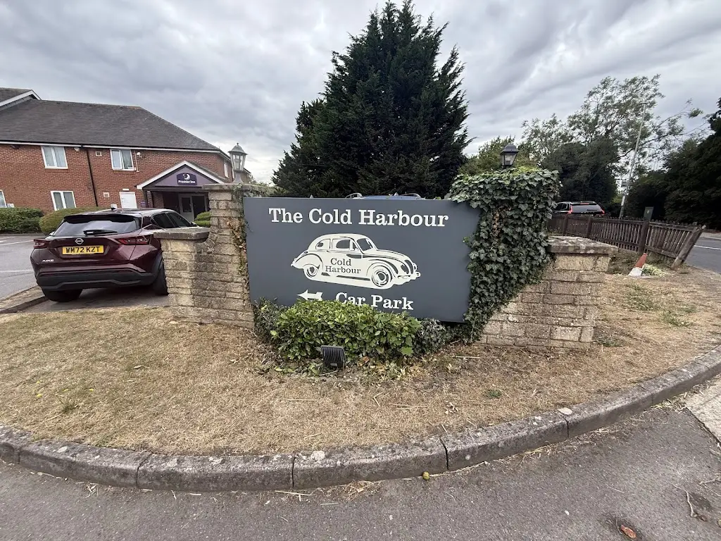 Quazi Abdullah Al-Mamun_Cold Harbour_Broad Blunsdon_review