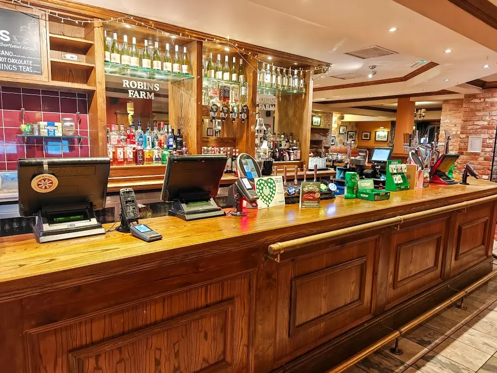 Robins Farm - Farmhouse Inns_Broad Blunsdon_slider_image_2