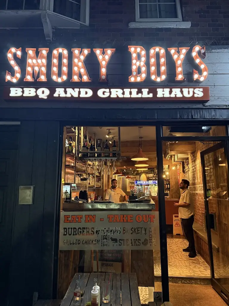 Glenda Newman_Smoky Boys Amersham_Amersham on the Hill_recensione