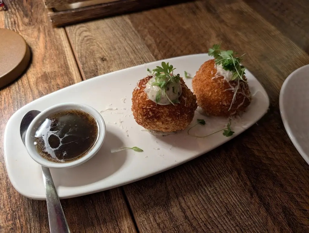 Jeremy Bryan_Damo Altrincham_Altrincham_review