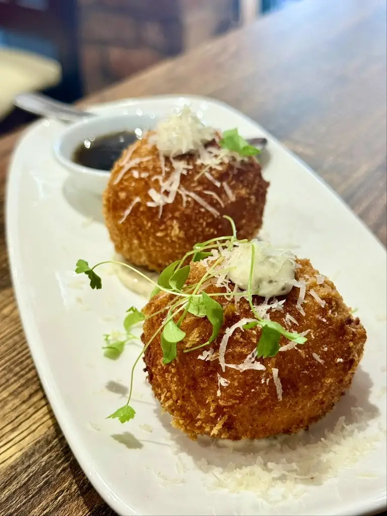 Damo Altrincham_Altrincham_slider_image_2